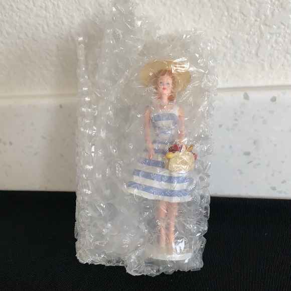 1998 Hallmark Suburban Shopper Midge Ornament - Picture 10 of 16